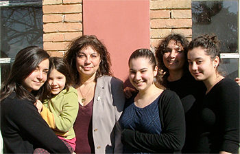 Giovanna with her daughters